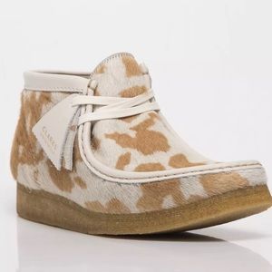 Clarks, Women's Wallabee Boot, Tan Cow Print, Brand New, 26165912 Size 10.5